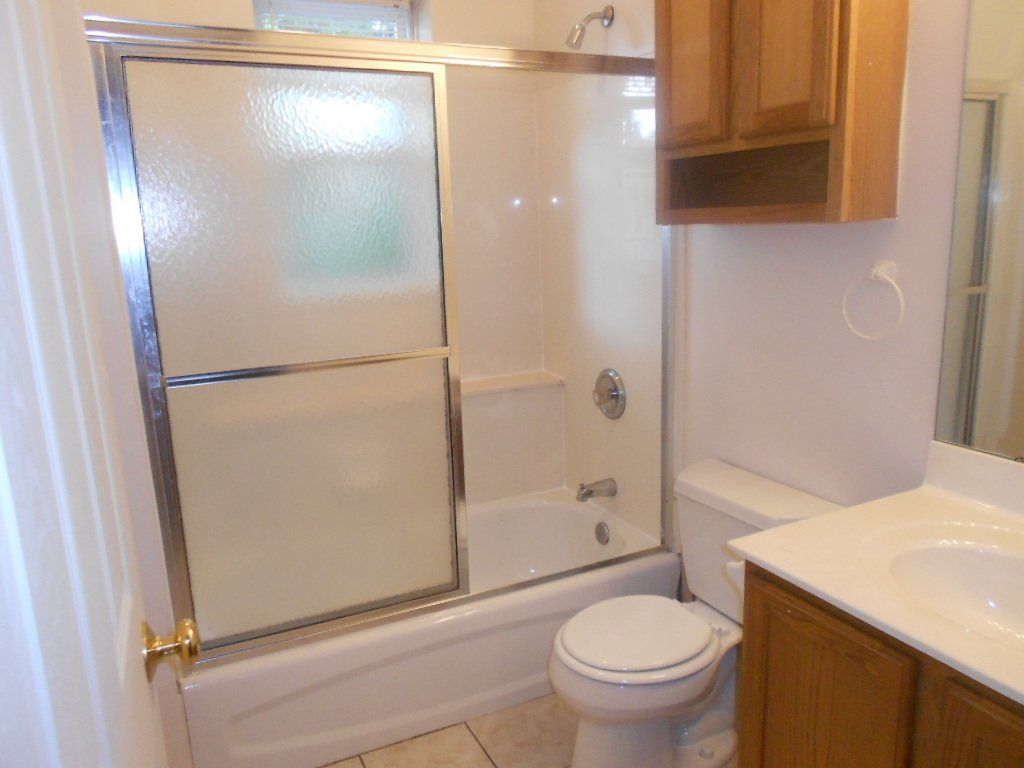 39-E-Patterson- Bathroom