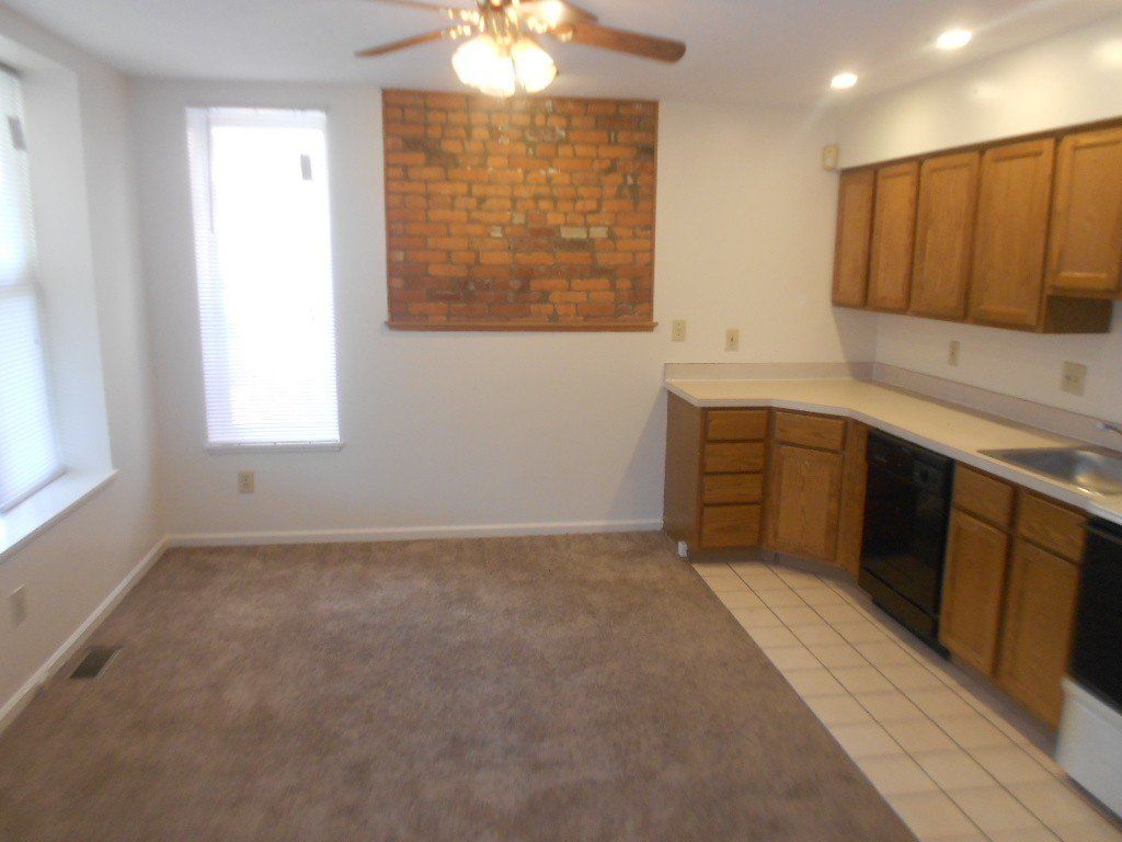 44 E. 12th Ave. Apt. A living room 1