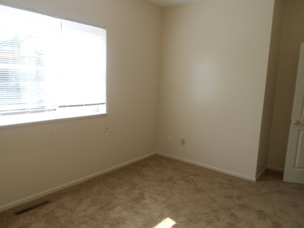 90 E. 13th Ave Apt. C bedroom