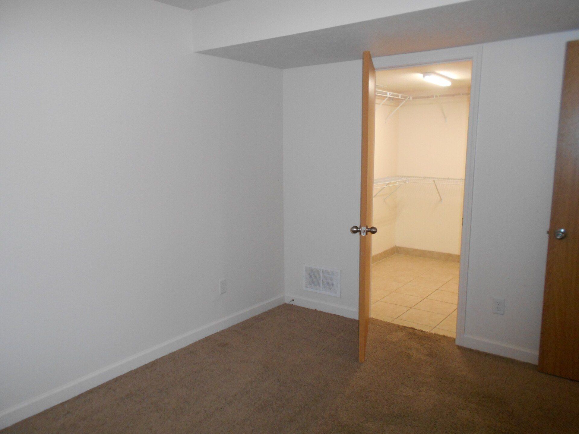 44 W. 9th Ave. - Bedroom with Closet