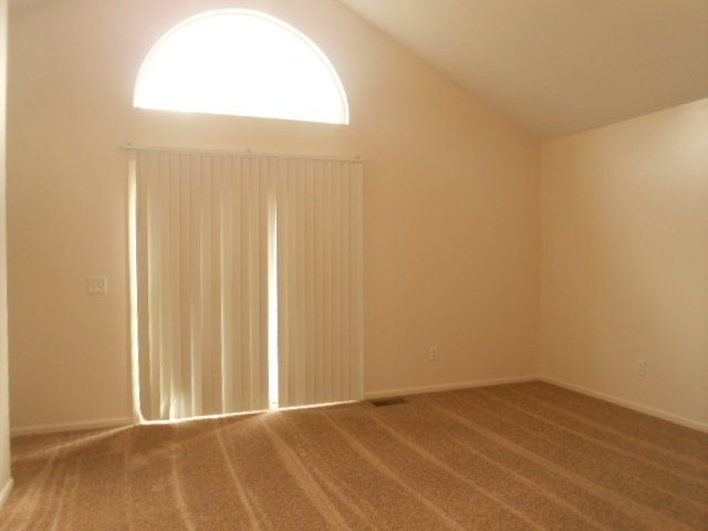 49 W. Tompkins Cottage living room 3