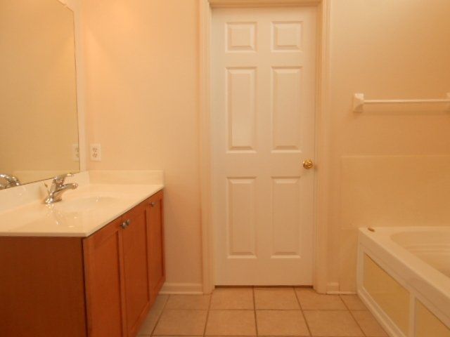 49 W. Tompkins Cottage bathroom 2