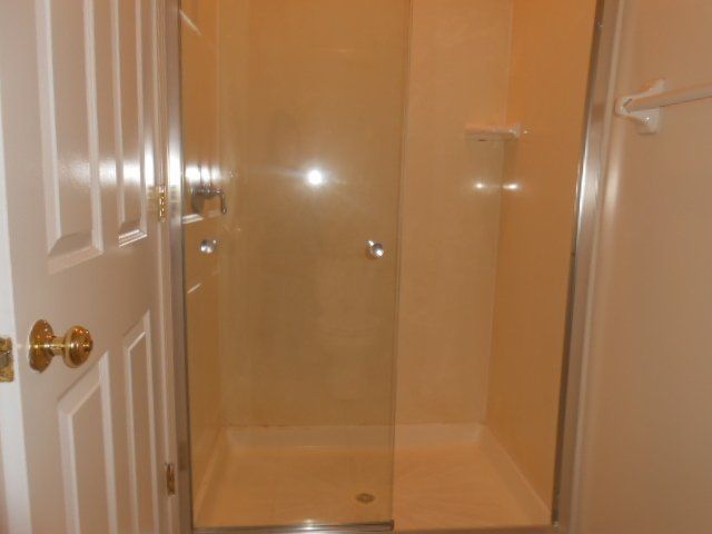 49 W. Tompkins Cottage shower
