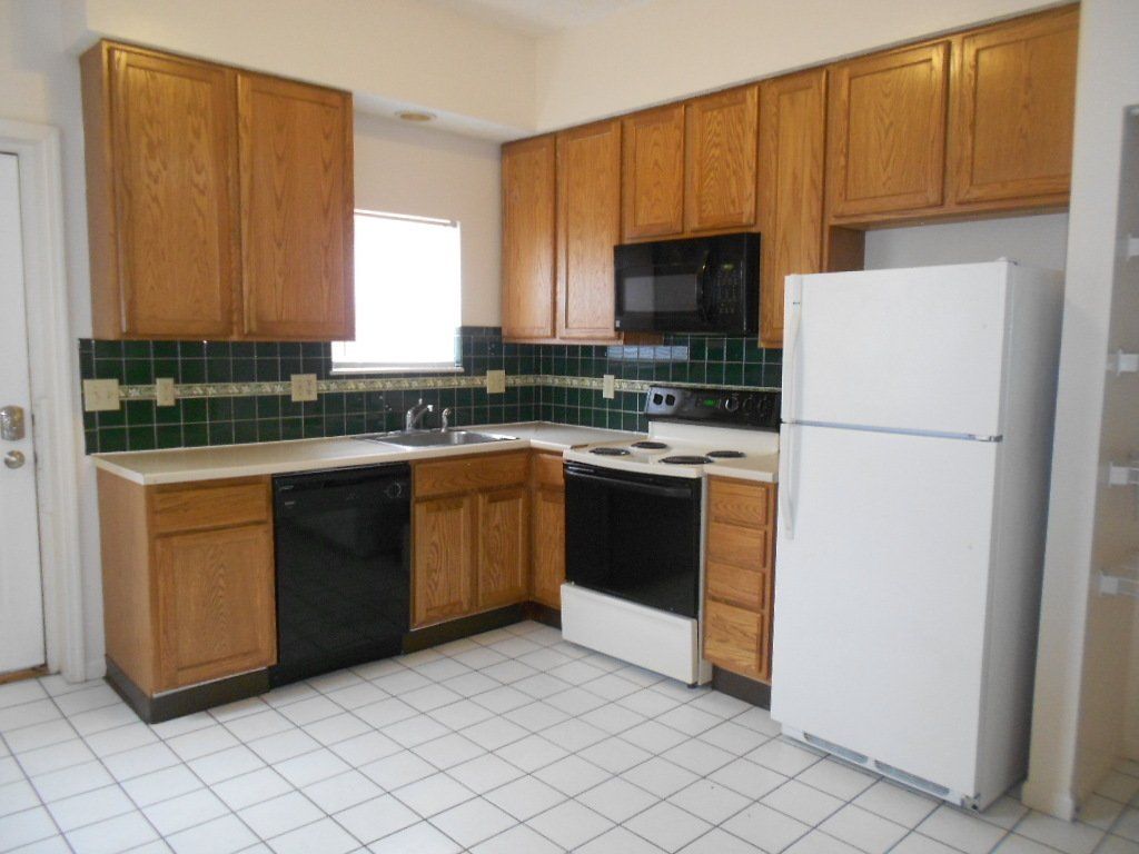 130-132 E. 11th Ave. -Kitchen 02