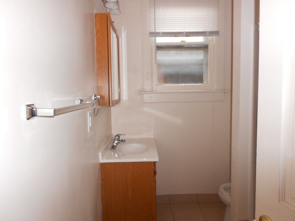 38-40 E. 18th Ave bathroom