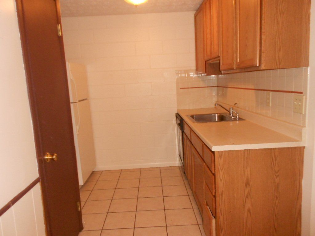 170-188 W. 9th Ave.- Kitchen 01