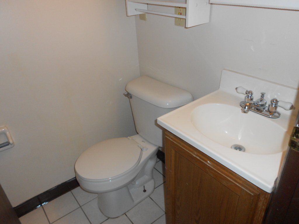 170-188 W. 9th Ave.- Bathroom 01