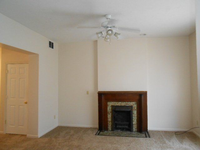 1522-1532 Worthington - Living Room 01