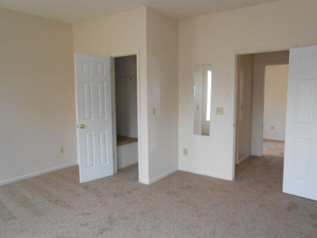 1522-1532 Worthington - Bedroom 01