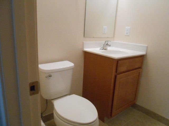 2164 Tuller St. - Bathroom 02