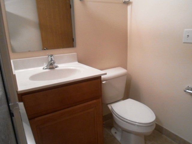 2166 Tuller St. - Bathroom 01