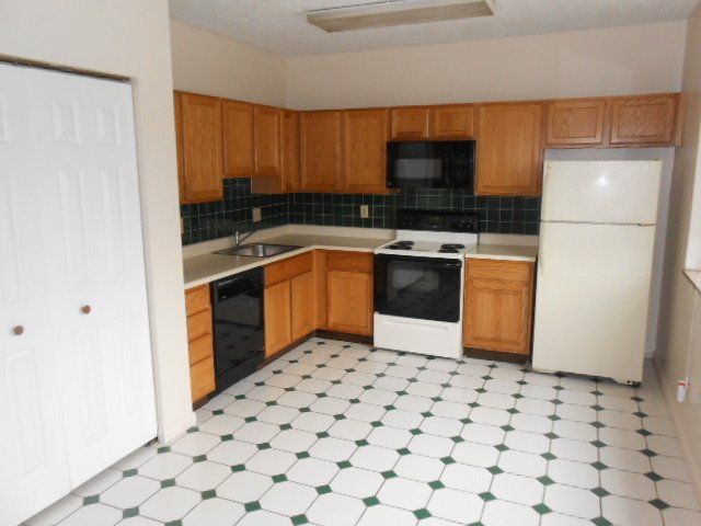 1968 Indianola Ave. Apt. C & Apt. D - Kitchen 01