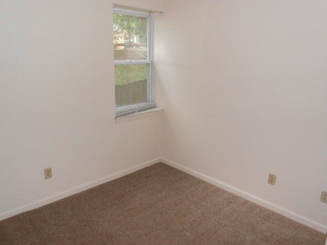 1968 Indianola Ave. Apt. C & Apt. D - Bedroom 06