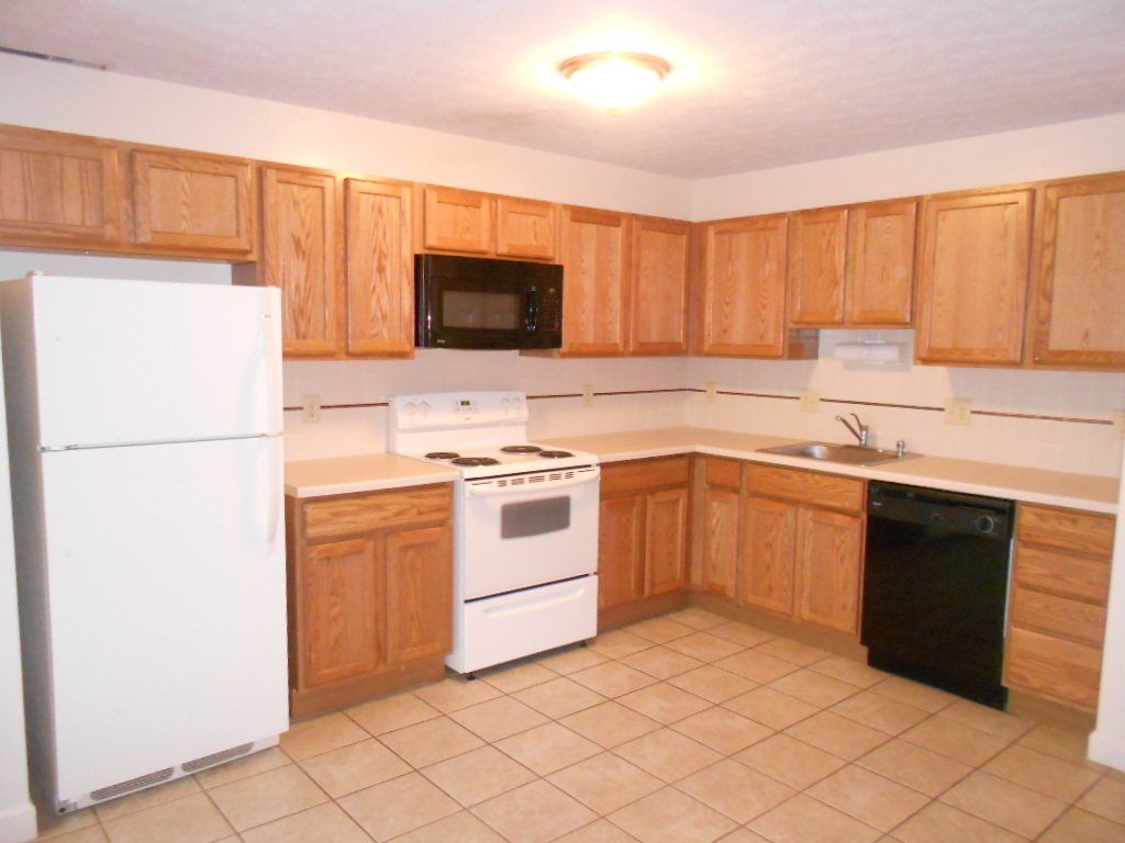 170-171 W. Maynard - Kitchen 01