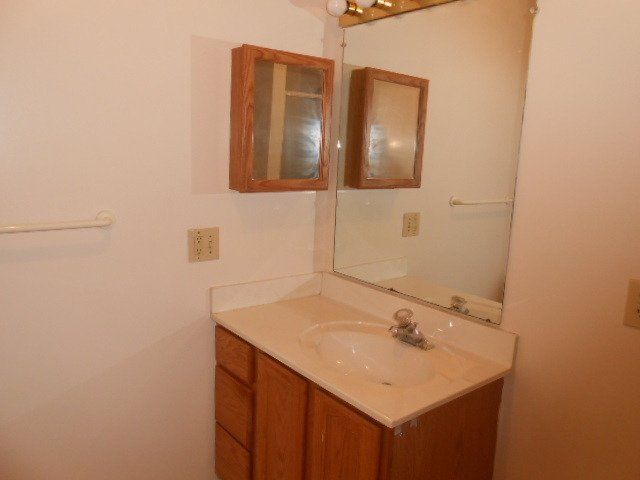 1968 Indianola Ave. Apt. C & Apt. D - Bathroom 01
