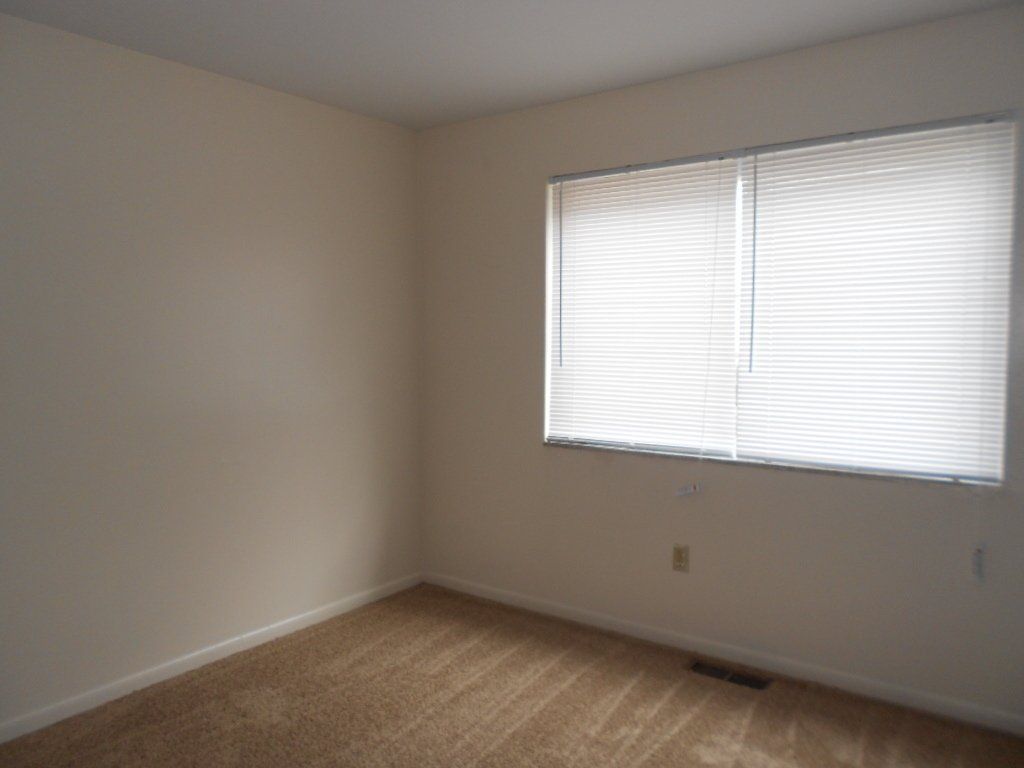 106-114 E Lane Ave - Bedroom 05