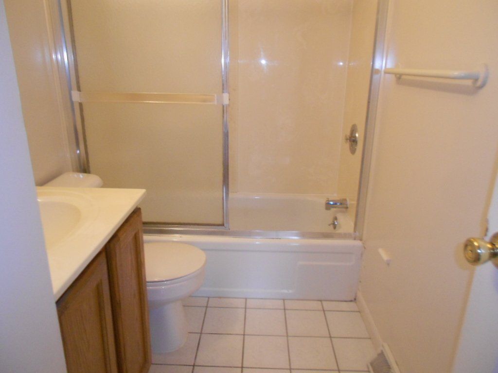 106-114 E Lane Ave - Bathroom 02