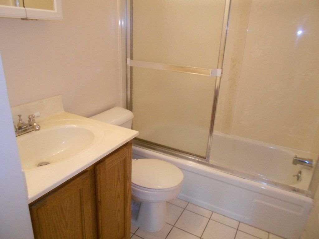 106-114 E Lane Ave - Bathroom 01
