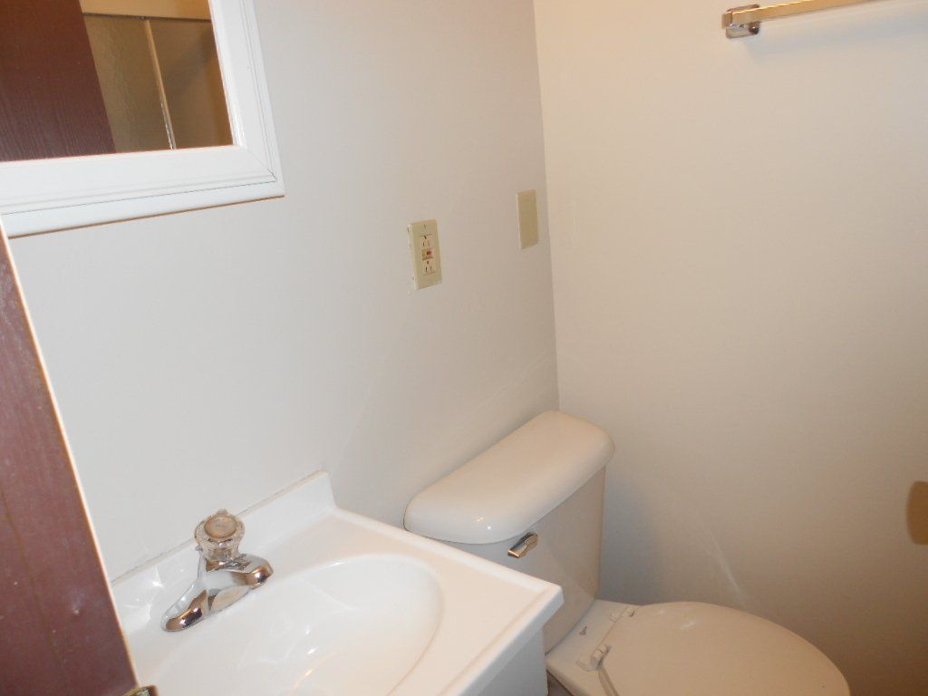 1574-1592 Worthington - Bathroom
