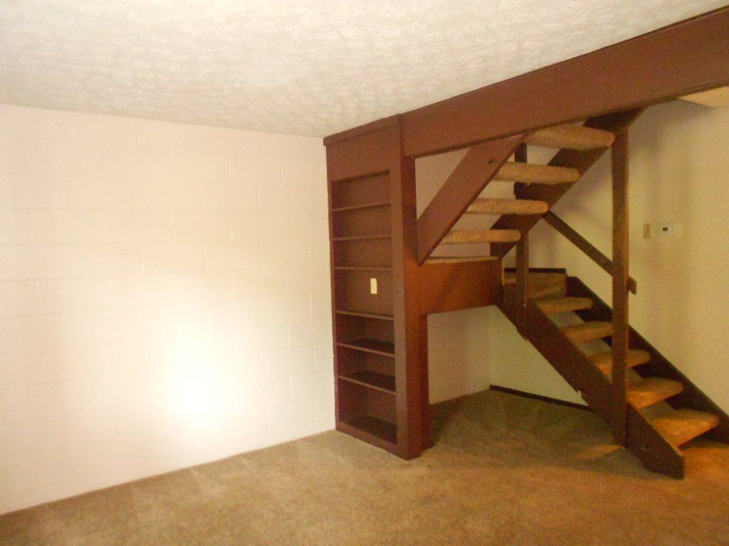 1523-1547 Worthington - Living Room