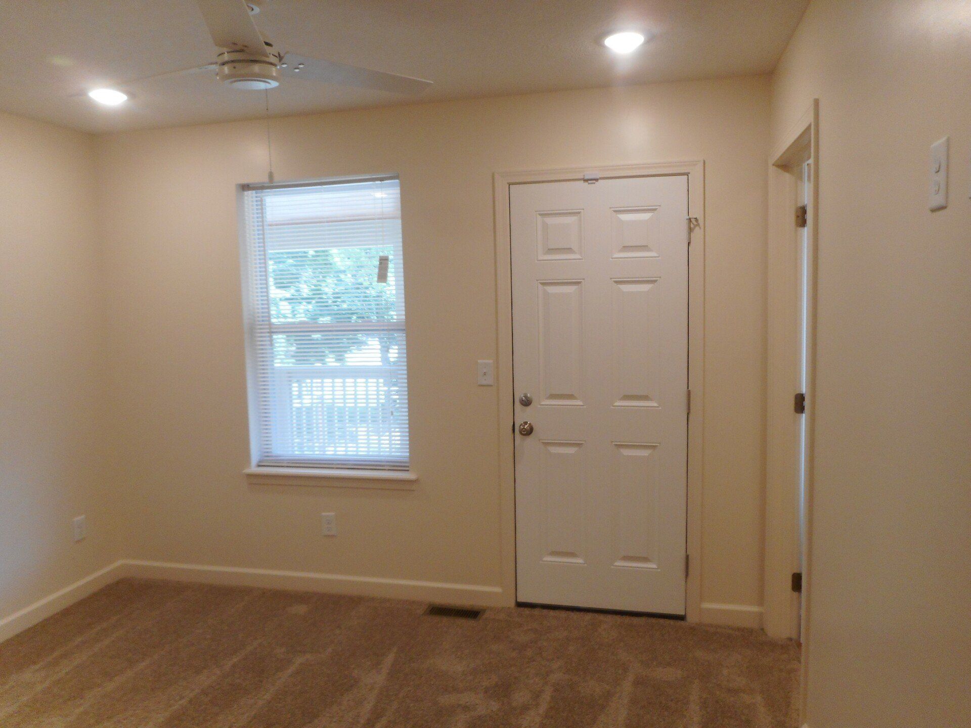 186 E. 16th Ave. - Living Room 03