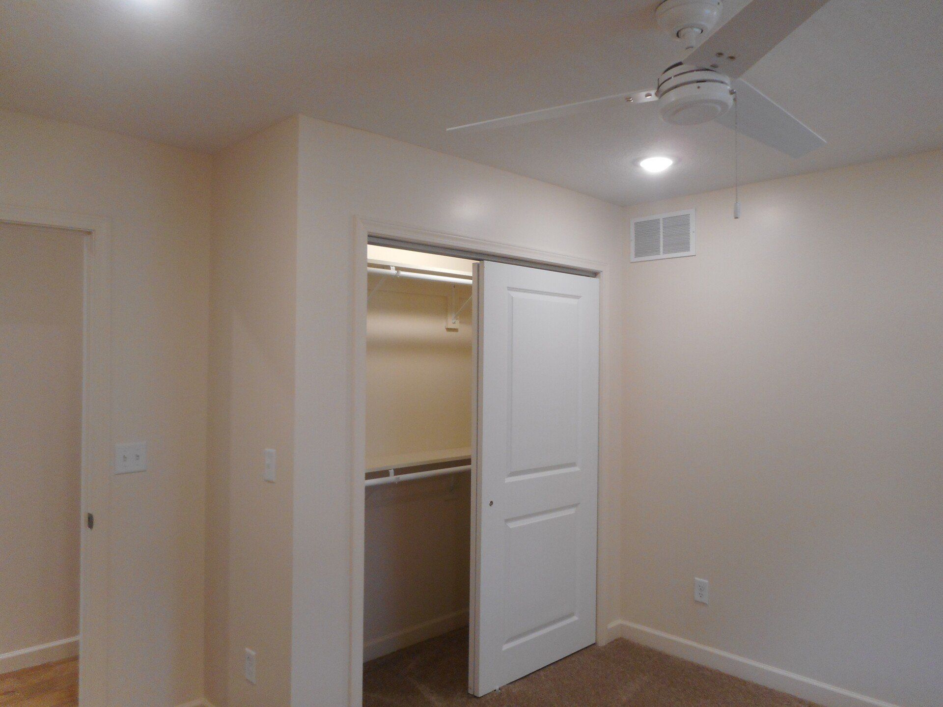 186 E. 16th Ave. - Bedroom closet 02