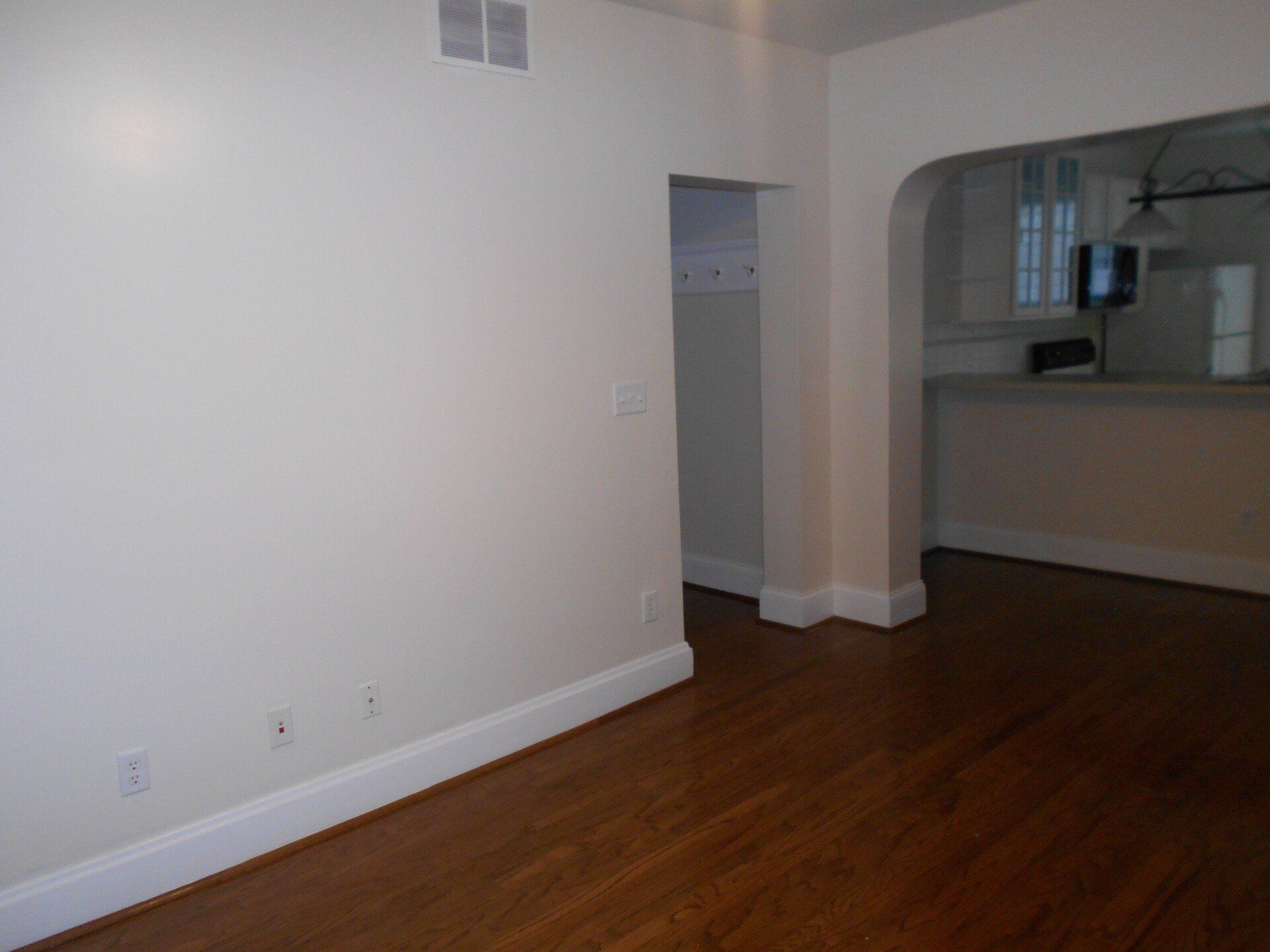 49 W. Tompkins Ave.  -Living room 02