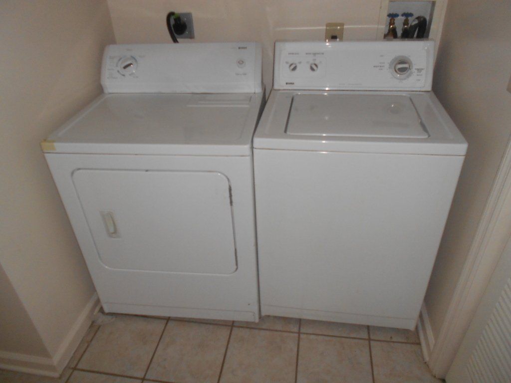 188 E. Lane Ave laundry