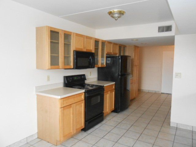 kitchen at 33 E. 17th Ave