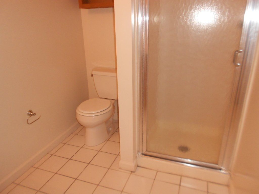 1968 Indianola Ave. Apt. C & Apt. D - Bathroom 02
