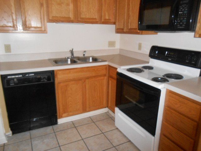 192 E. Lane Ave.-Kitchen 02