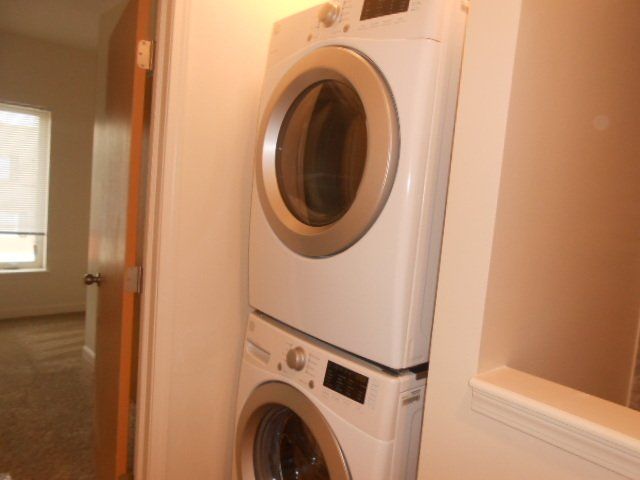 14-24-w-9th-ave-- Laundry