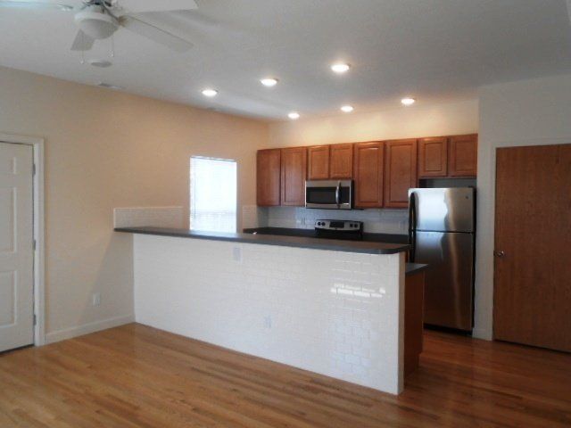 1727 Summit St.- Kitchen 02