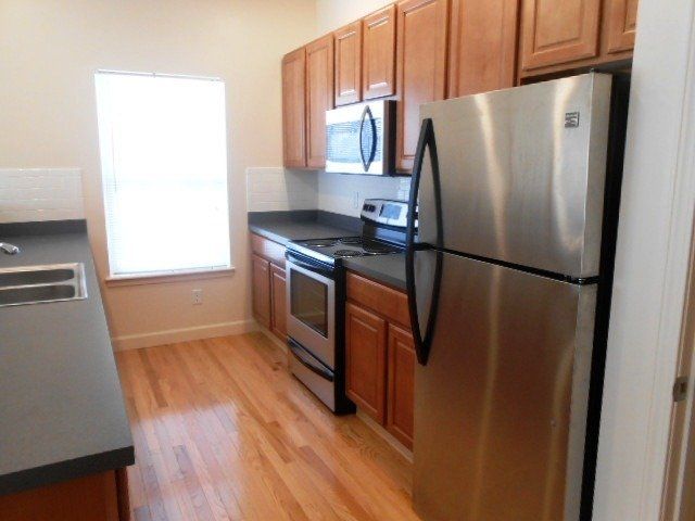 1727 Summit St.- Kitchen 01