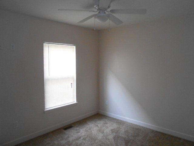 windows at 279-281 E. Northwood Ave