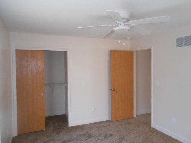 279-281 E. Northwood Ave bedroom