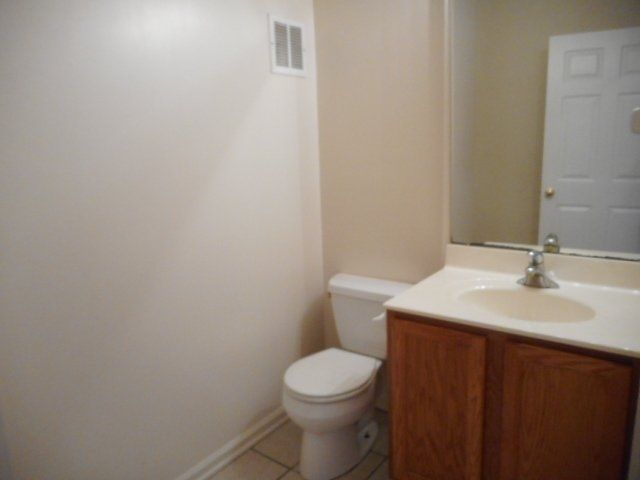guest bath at 80 E. 11th Ave