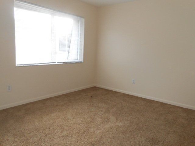 106-114 E Lane Ave - Bedroom 02