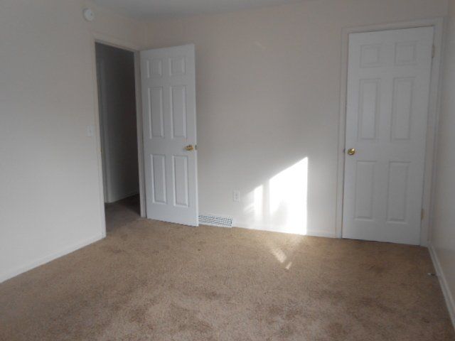 106-114 E Lane Ave - Bedroom 01