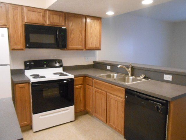 120 W. Maynard - Kitchen 03