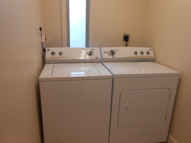 120 W. Maynard - Laundry