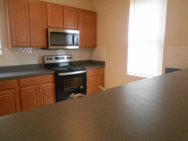 351 E. Northwood - Kitchen 02