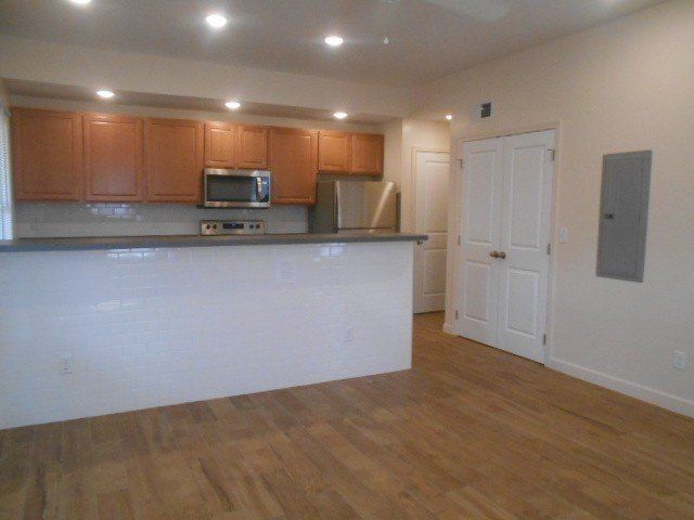 353 E. Northwood - Kitchen 02