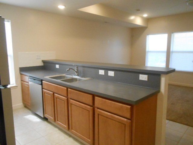 435-439 E. 16th Ave kitchen