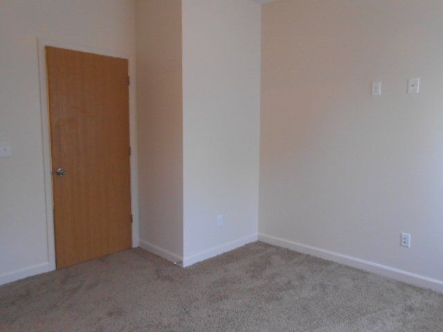 435-439 E. 16th Ave bedroom