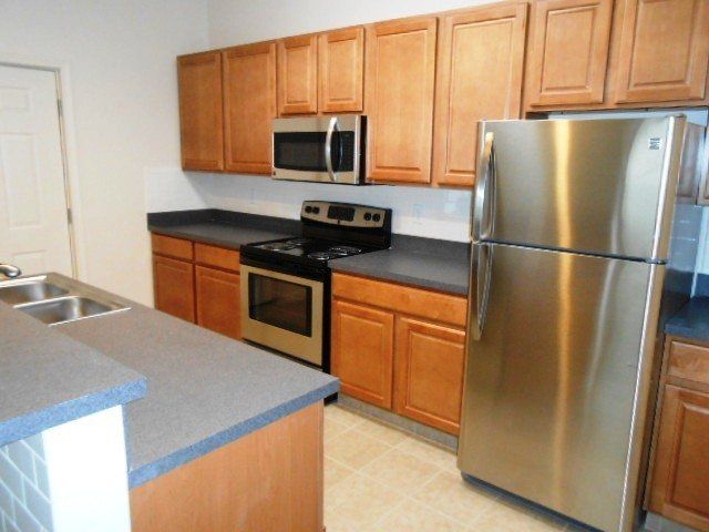 120 Frambes Ave kitchen