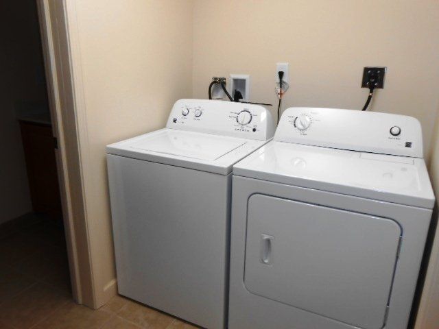 120 Frambes Ave laundry