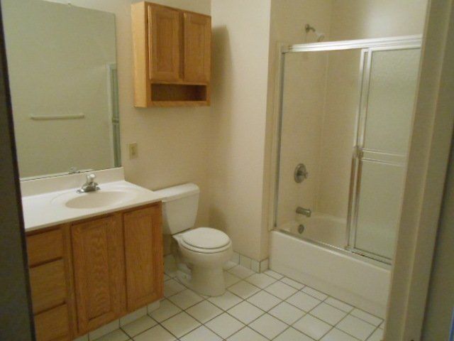 93 E. 15th Ave. Apt. D - Bathroom 01