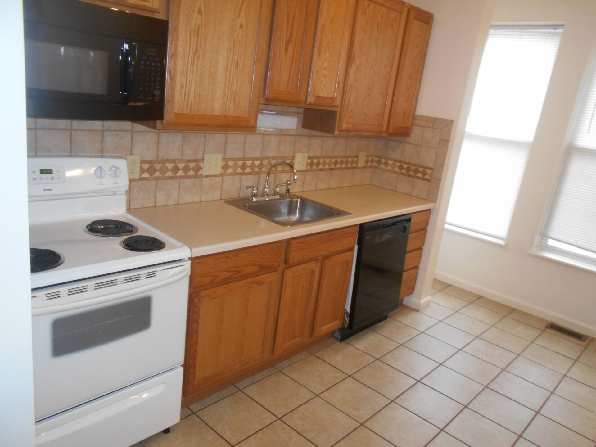 1522 Worthington kitchen