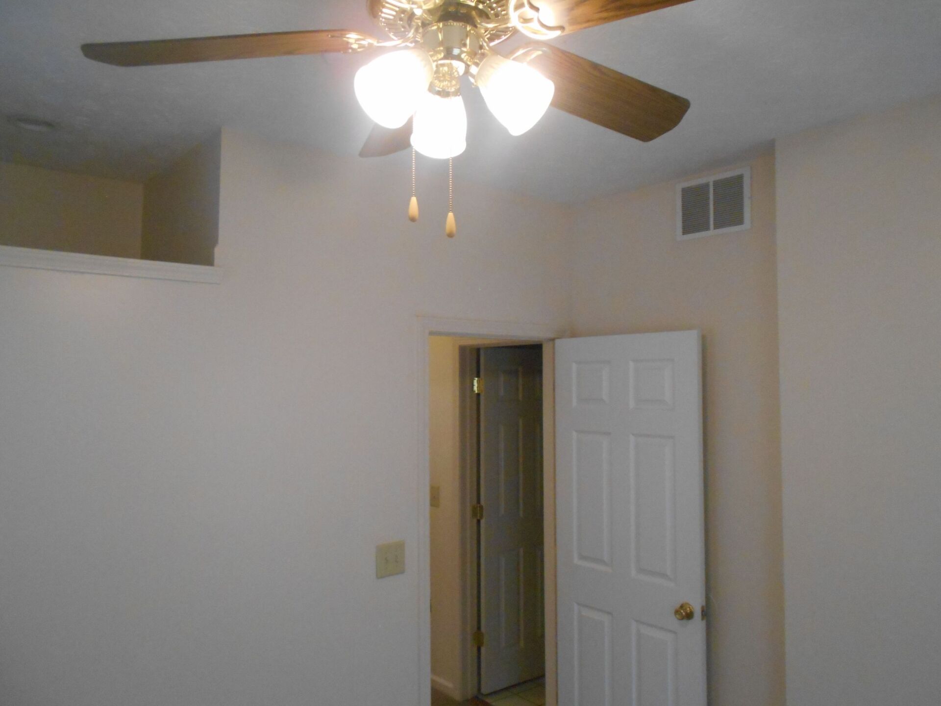 1522 Worthington bedroom 1